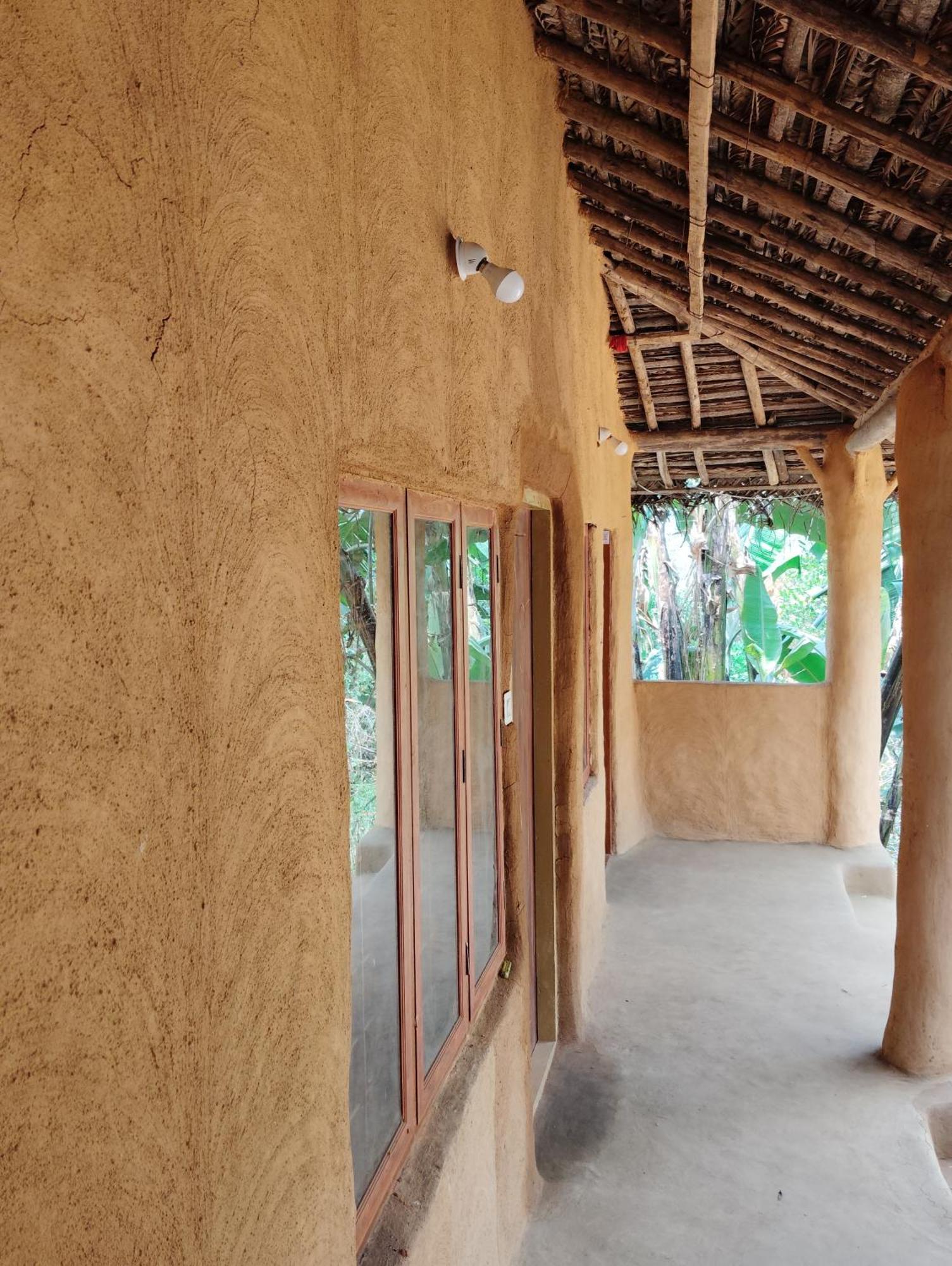 Cosmic Mud House Kanthalloor Εξωτερικό φωτογραφία